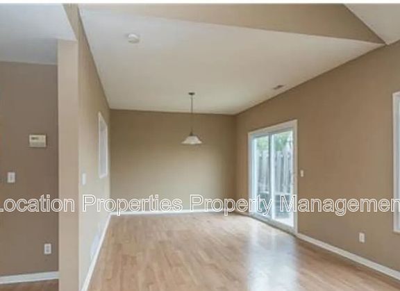 3rd image of 938 N Field Stone Dr #1