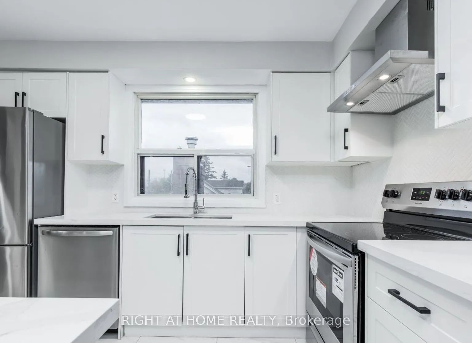 2 bed, $2,600 — Photo 4