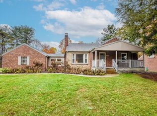 1035 Knoll St SE, North Canton, OH 44709