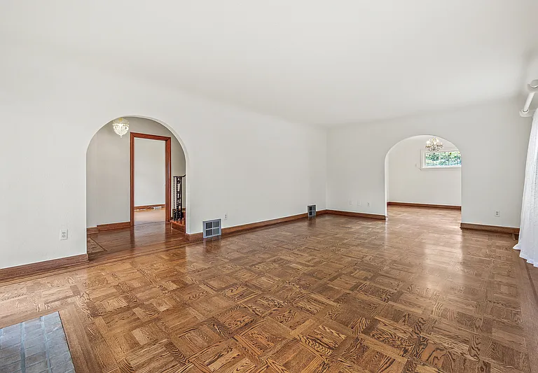4208 51st Ave NE — Photo 5