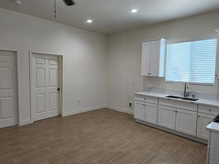 6227 Chadbourne Ave — Photo 5