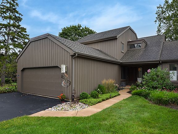 2nd image of 463 Woodview Rd