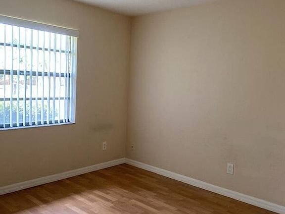 5th image of 620 Hamlet Dr
