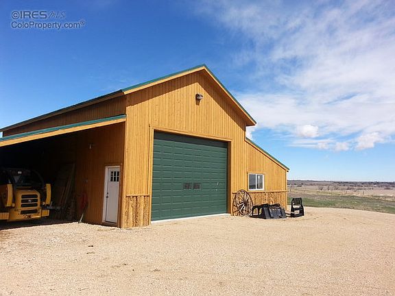 S Side barn with overhead door