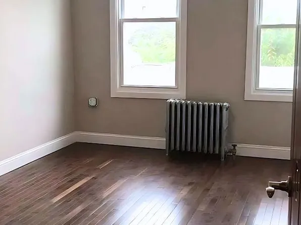 943 E 213th Street, Bronx, NY 10469