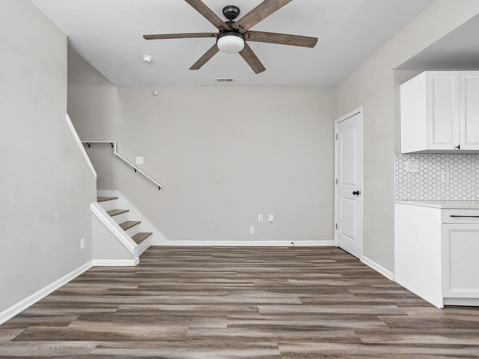 2115 Pleasant St — Photo 4