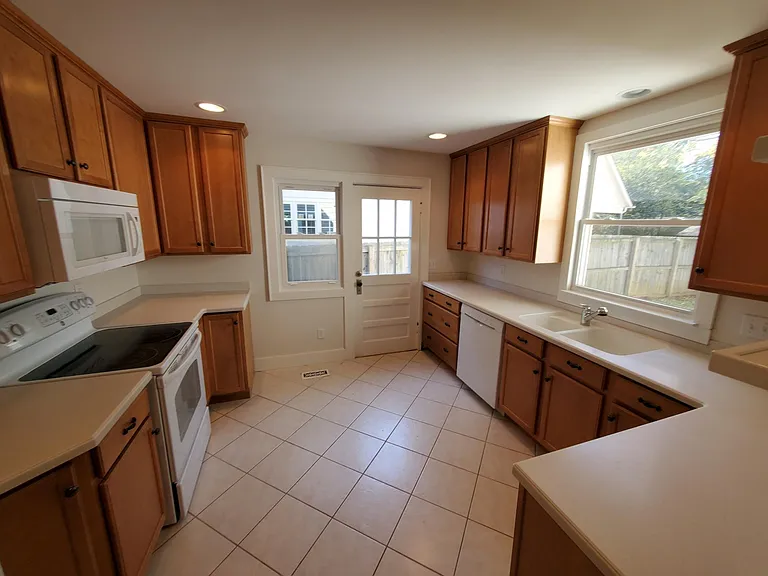 410 Woodland Dr — Photo 5