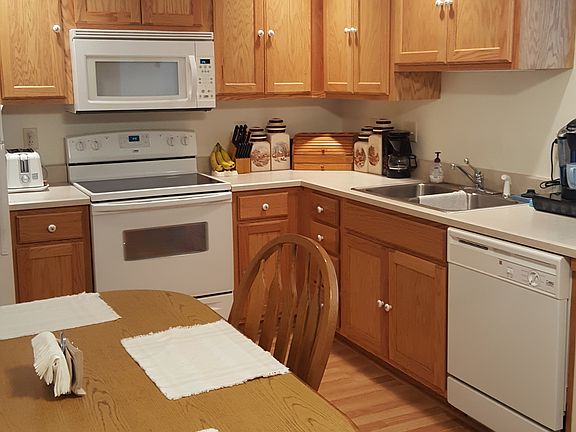 3rd image of 1100 Meadow View Ct Unit 4