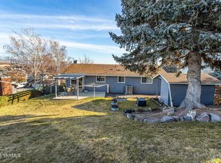 106 N 12th St, Selah, WA 98942