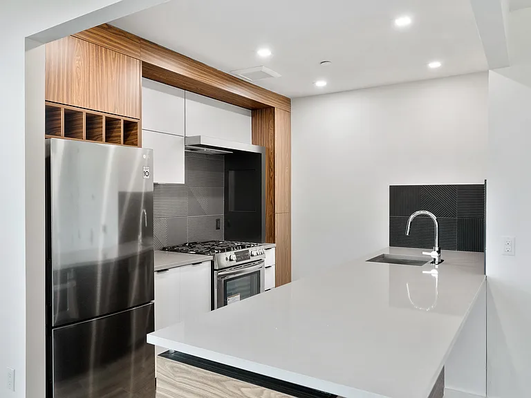 3707 Blackstone Ave #703 — Photo 3