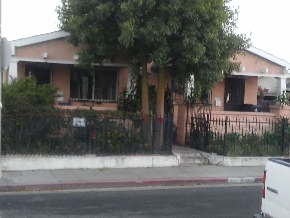 1st image of 900 W 59th Dr
