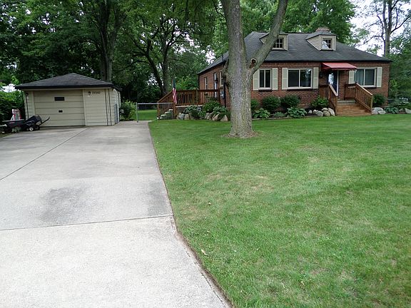3rd image of 19340 Merriman Ct