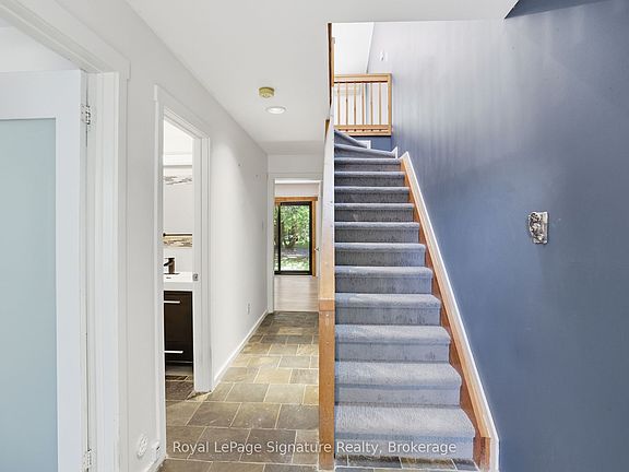 4th image of 585 Oxbow Cres