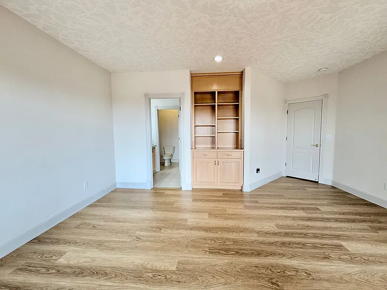 3014 NW Chapin Dr — Photo 50