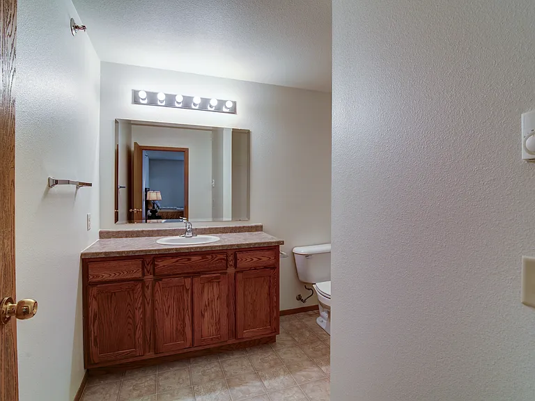 Dakota Point Apartments — Photo 9
