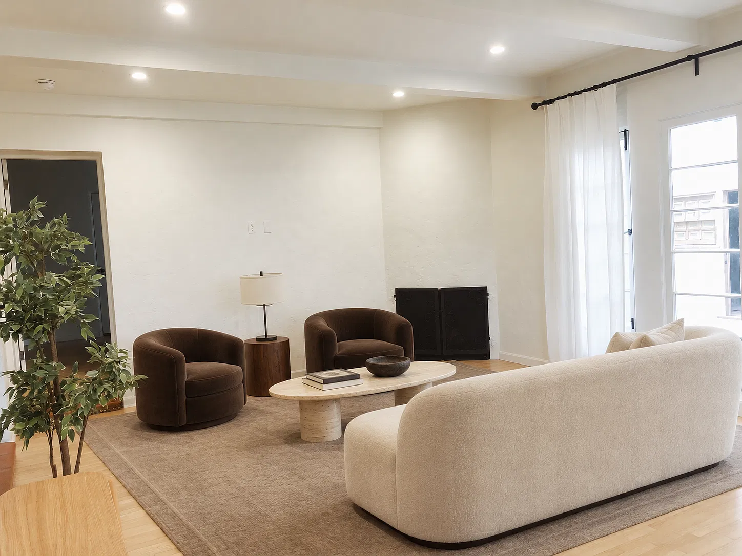 3 bed, 1710 sqft, $7,195 — Photo 2