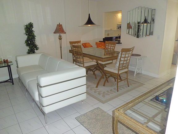 4th image of 410 Golden Isles Dr APT 501