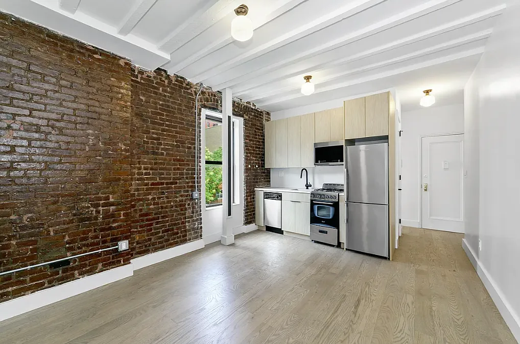 260 West 16th Street — Photo 1