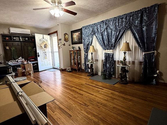 3rd image of 3406 Baptist Valley Rd