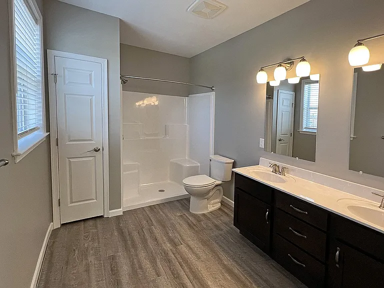 Green Valley Apartments — Photo 3