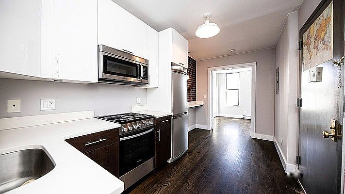 1st image of 962 Myrtle Ave APT 3R