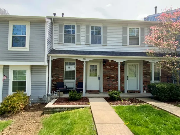 228 Olde Orchard Dr, Bridgeville, PA 15017
