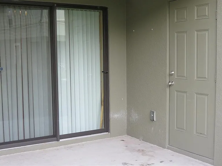 5431 Windsor Lake Cir — Photo 8