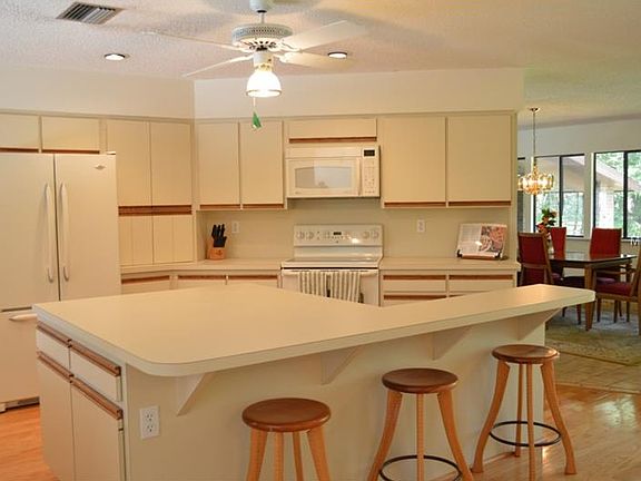 3rd image of 6769 Timberland Ln