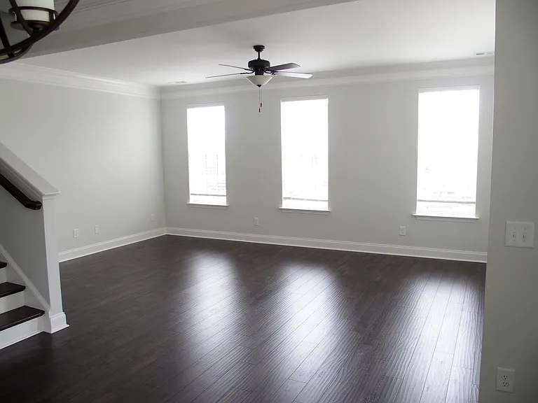 807 Bolton Dr — Photo 6