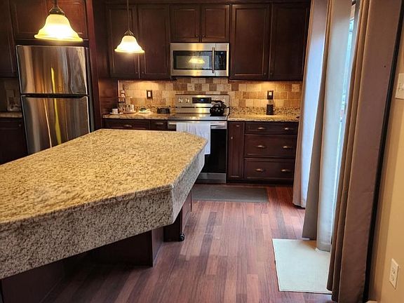 3rd image of 220 Coldstream Rd