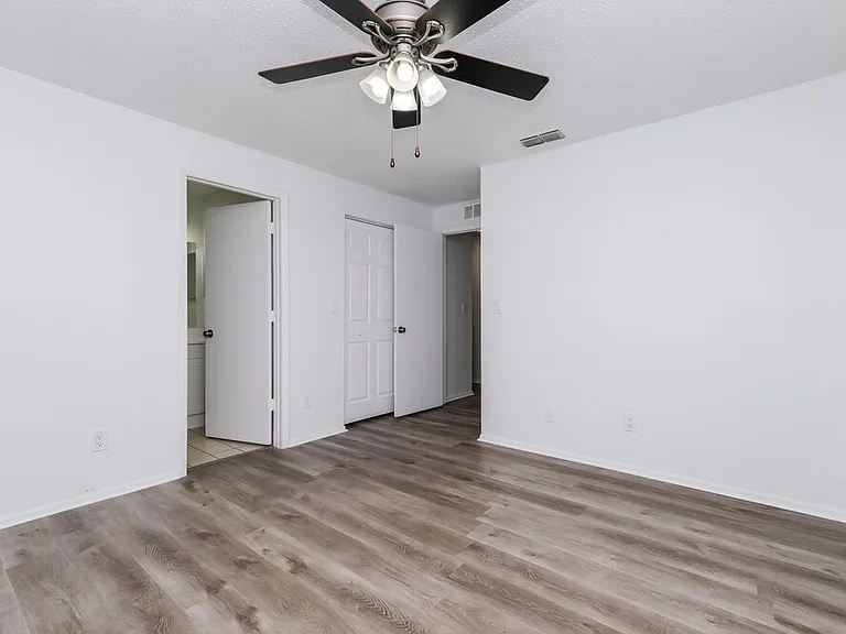 714 Crimson King Trce — Photo 9