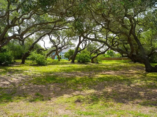 9 Bahama St, Rockport, TX 78382
