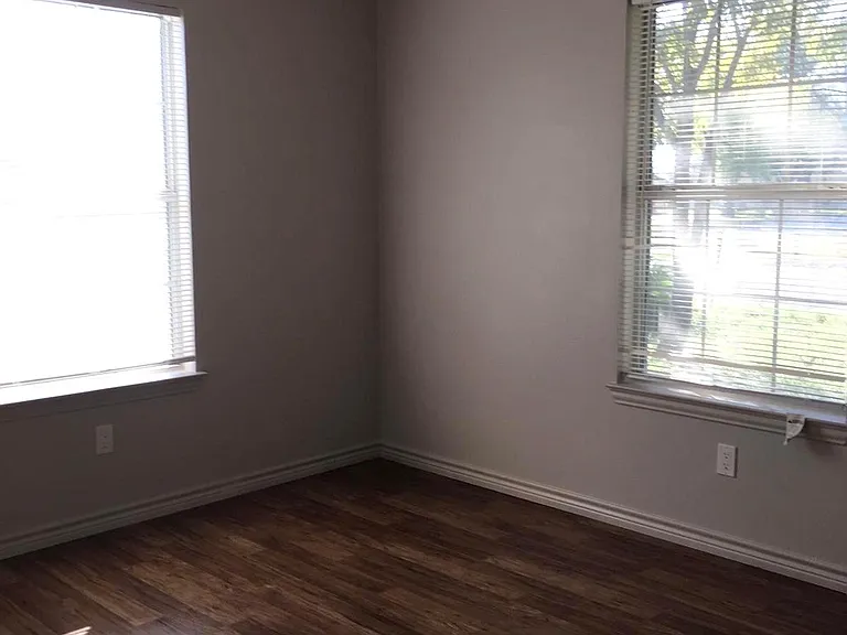 2205 Lincoln St — Photo 9