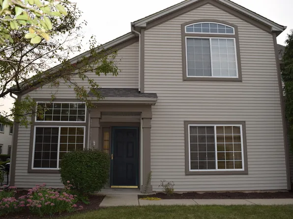 1082 Parkhill Cir, Aurora, IL 60502