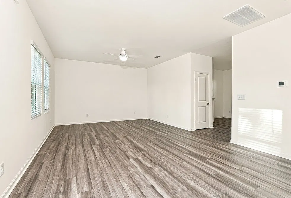 4 bed, 2.5 bath, 1801 sqft, $2,090 — Photo 4