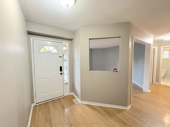 5th image of 8 Safari Ct