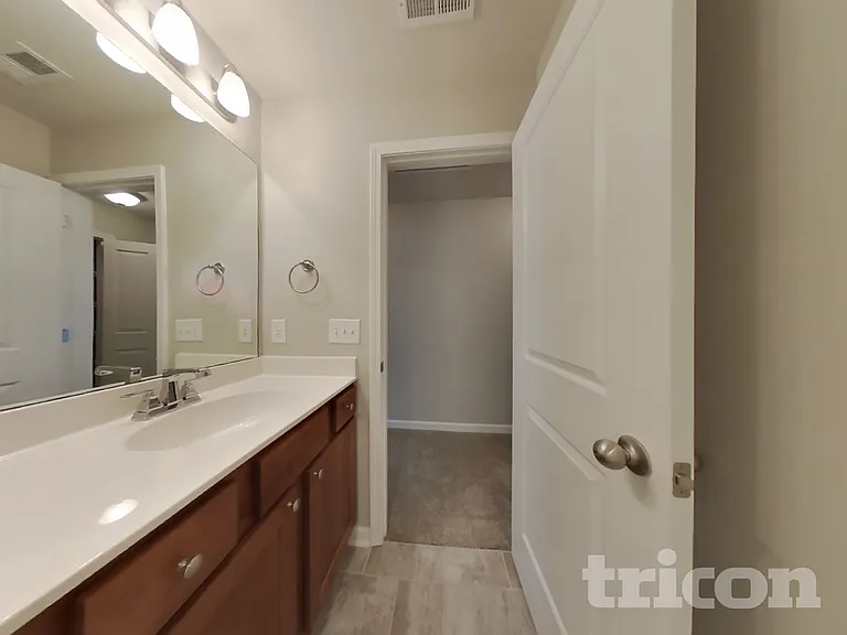 202 Ashmere Ct — Photo 13