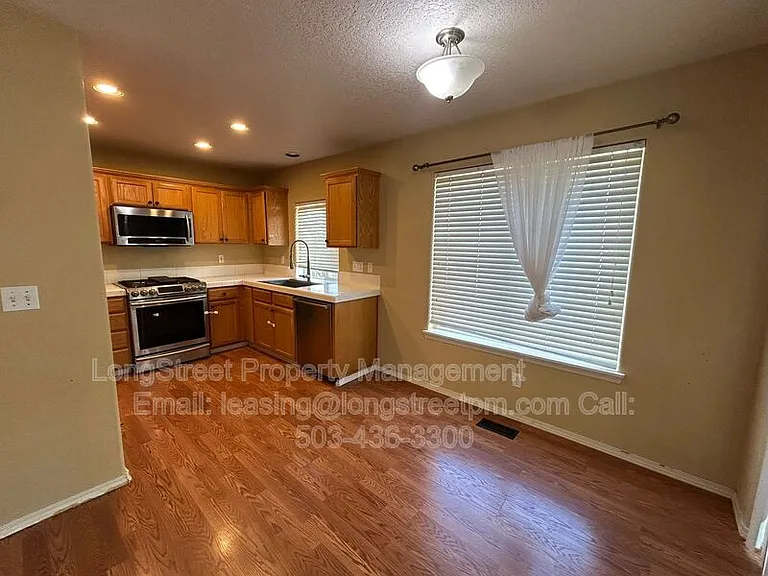 2958 NE 13th Dr — Photo 3