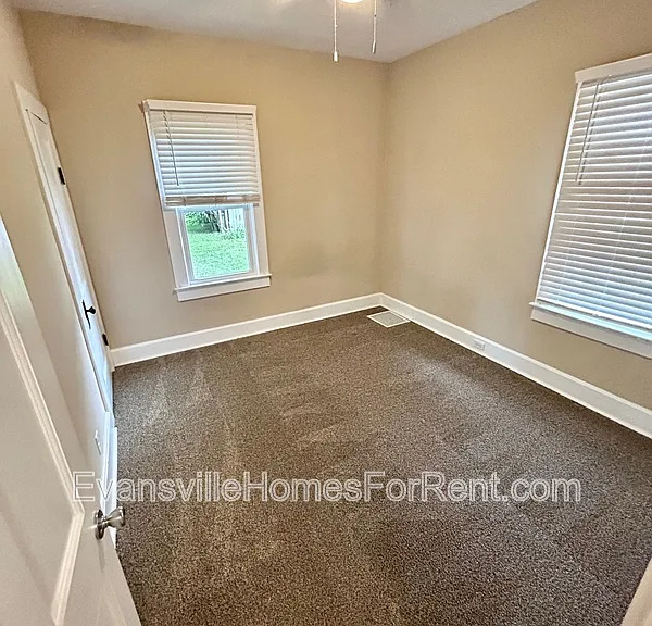 635 S Rotherwood Ave — Photo 8