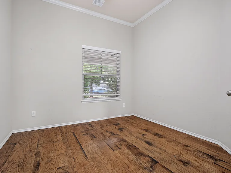 9104 Scarlet Blvd — Photo 11