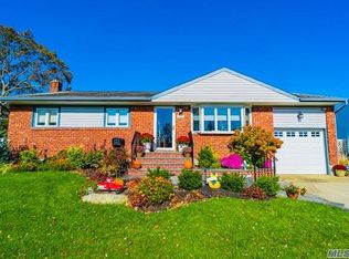 315 Balchen St, Massapequa Park, NY 11762