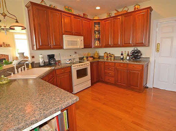 5th image of 150 Bennington Pl