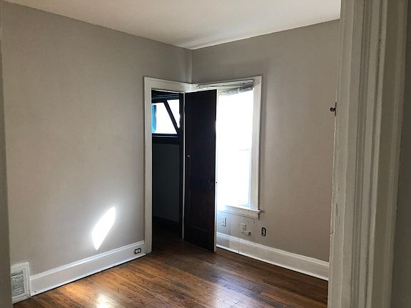 5th image of 10206 Greenview Ave
