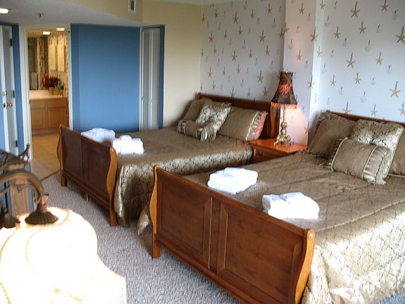 2ND BEDROOM - 2 QUEENS