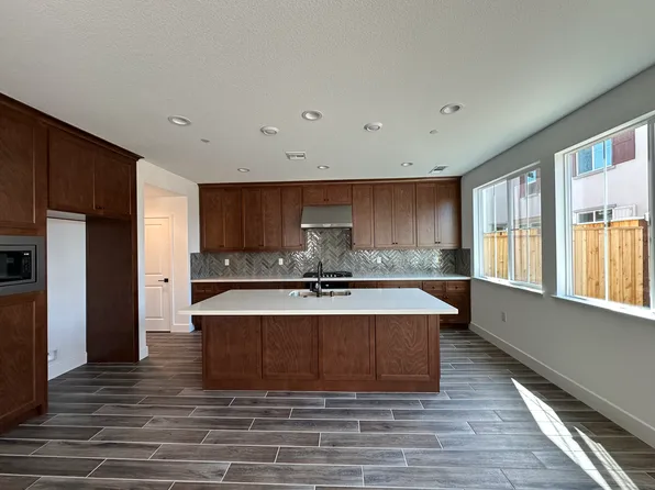 1372 S Melville Ln, Mountain House, CA 95391