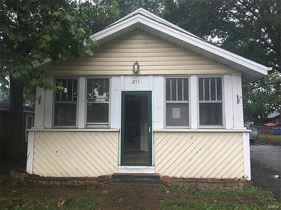 5th image of 211 Elizabeth Ave