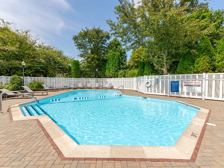 Greenwich Place — Photo 17