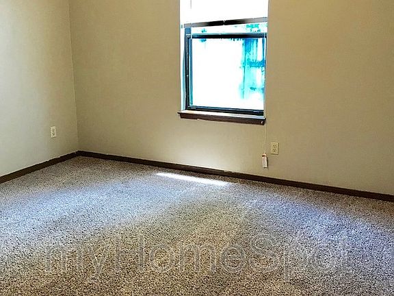 5th image of 10065 Hillview Dr