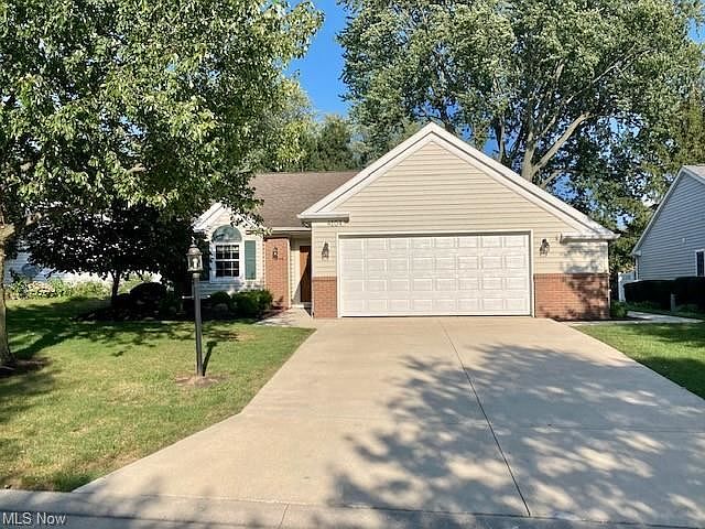 1st image of 4104 Woodridge Dr
