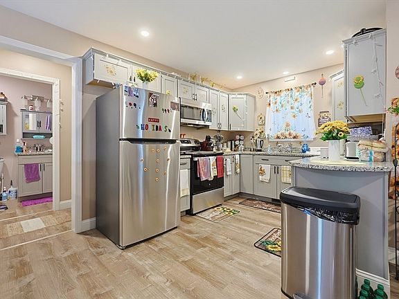 2nd image of 8 Union St